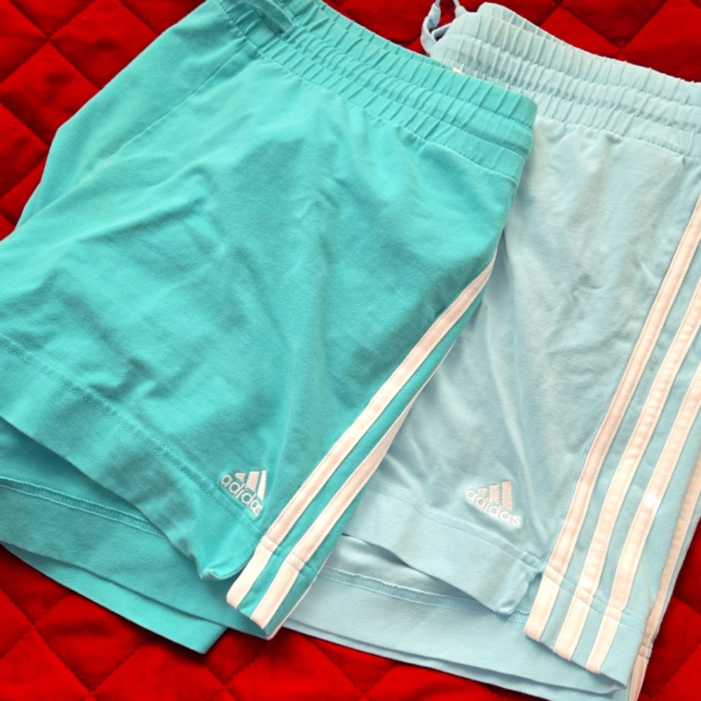 2qty Adidas Women's Essentials Slim 3-Stripes Shorts